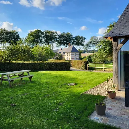 Holiday home Gites Normands De Charme Les Chataigniers *