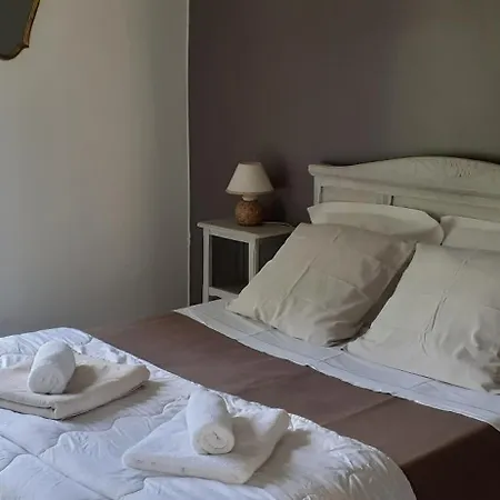 Holiday home Gites Normands De Charme Les Chataigniers *